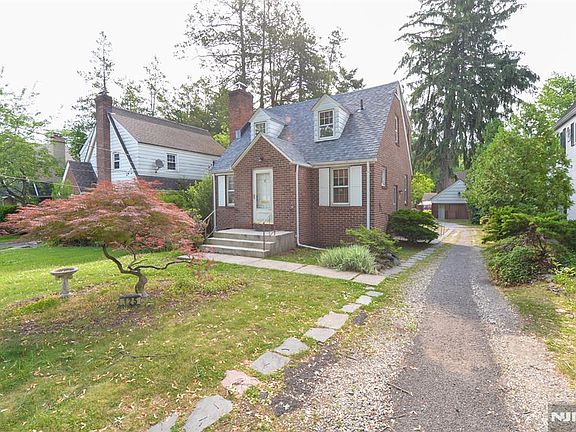 2nd image of 125 Eastview Ave