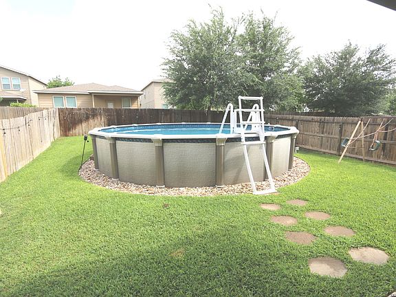 4th image of 449 Auburn Park