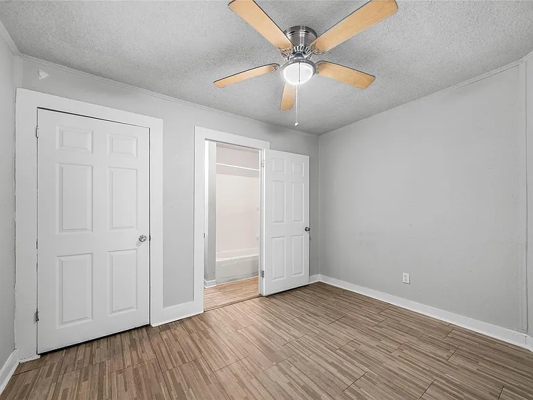 3116 Avenue L #8 — Photo 4