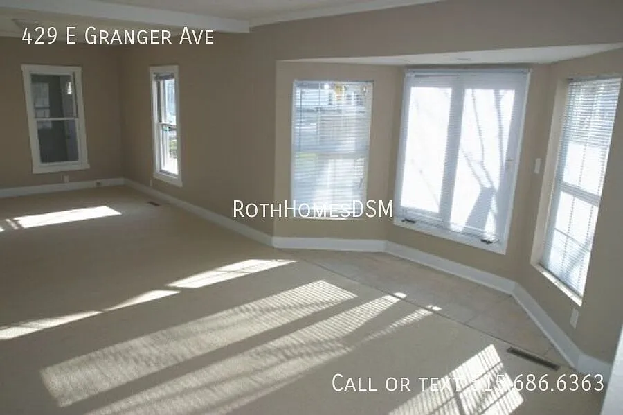 3 Bedroom 2 Bath 2 Car Garage Large 1 1/2 Story Home — Photo 2