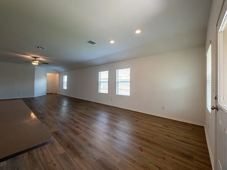702 Silver Springs Bnd — Photo 26
