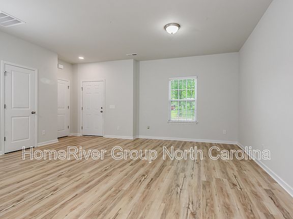 4th image of 808 Richmond Ave