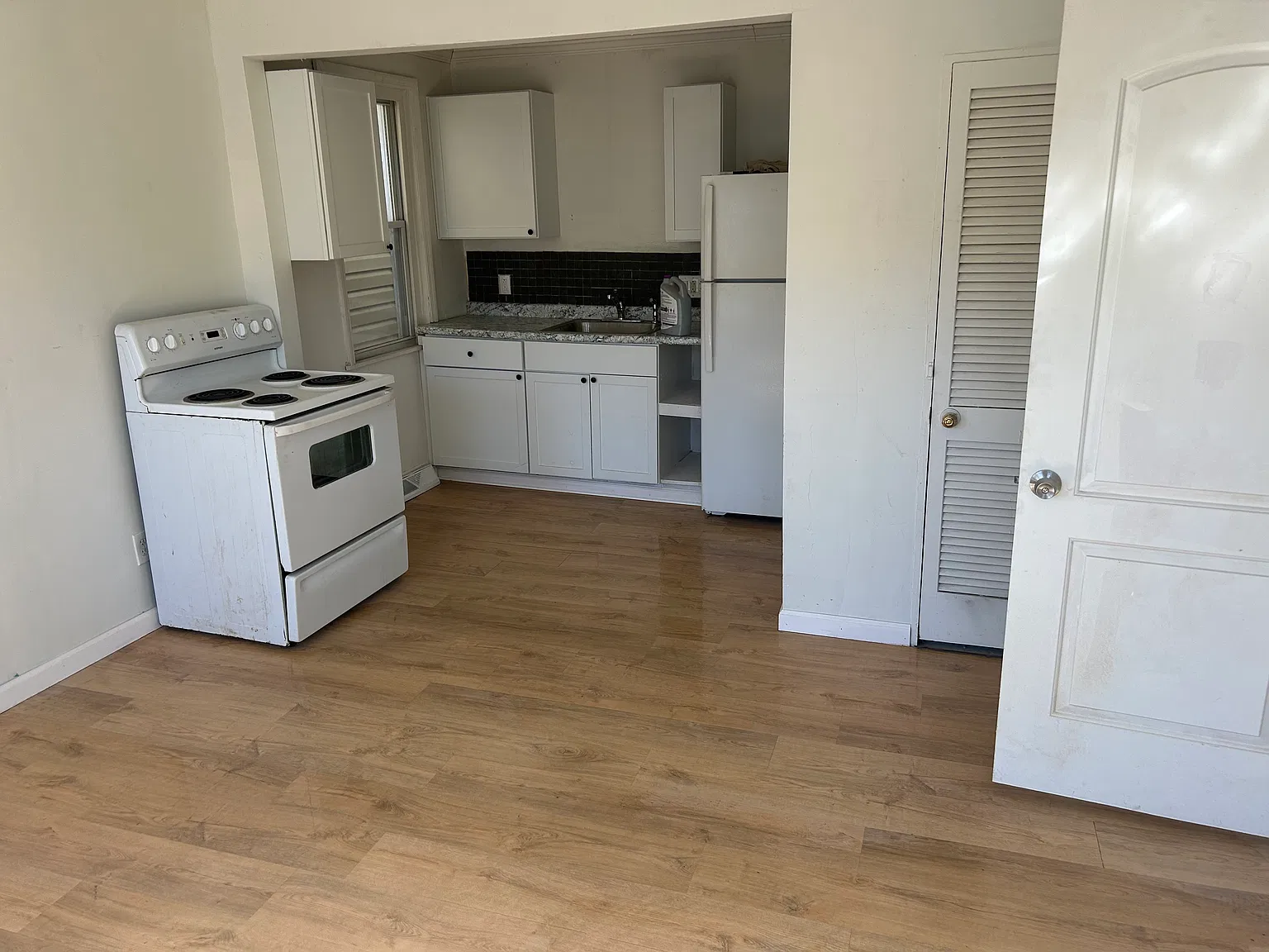 2 bed, 1250 sqft, $1,300 — Photo 2