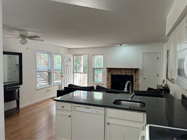 1st image of 932 S Dearborn Way APT 4