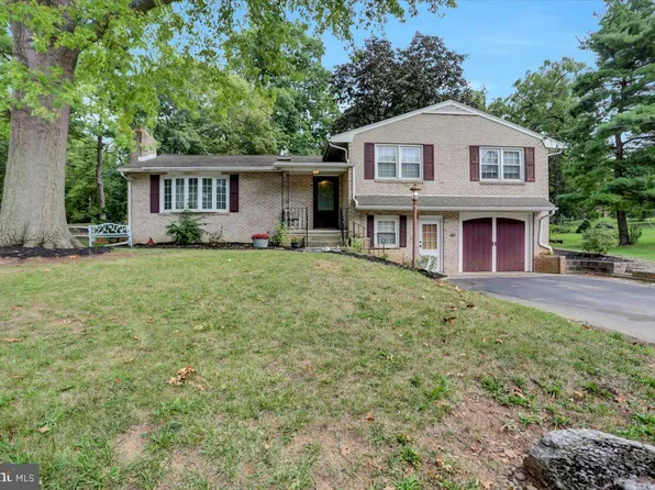 14354 Greenview Dr, Greencastle, PA 17225
