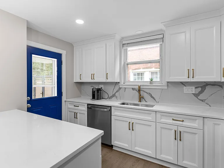 746 Loretta St — Photo 14