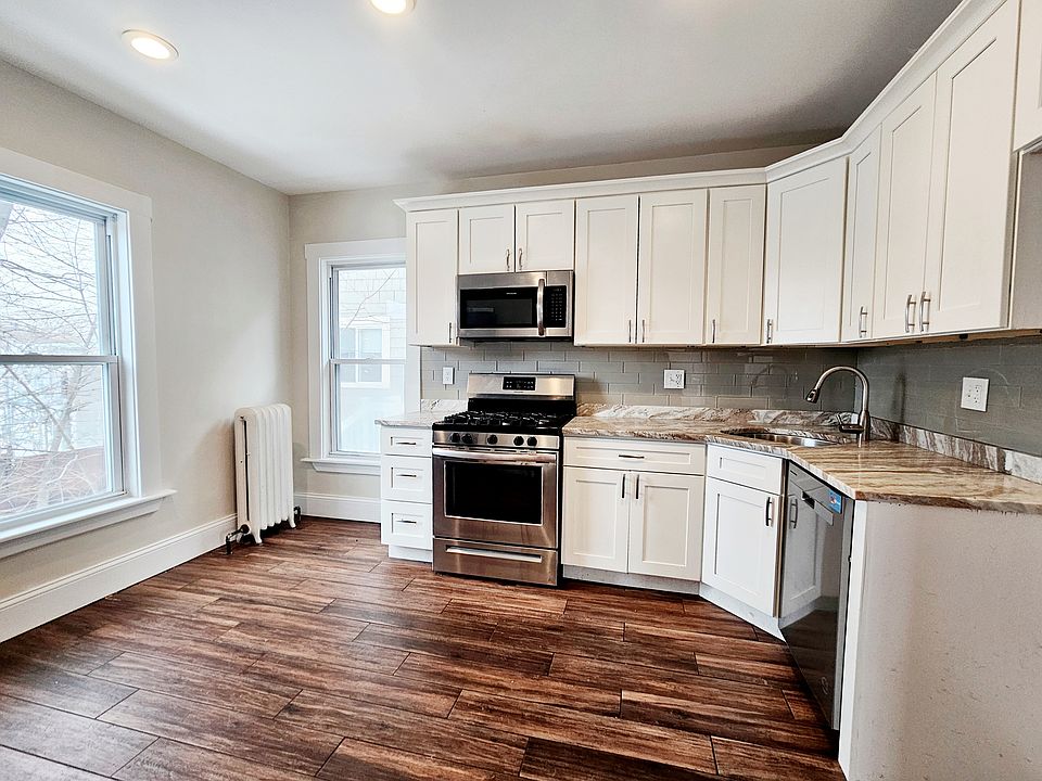 1st image of 22 Mansfield St #3