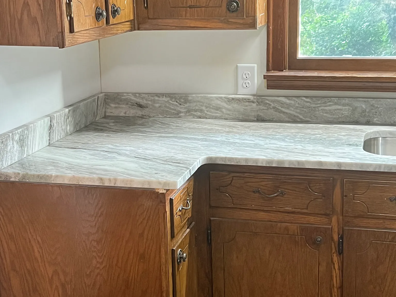3 bed, 1.5 bath, 1056 sqft, $2,100 — Photo 4