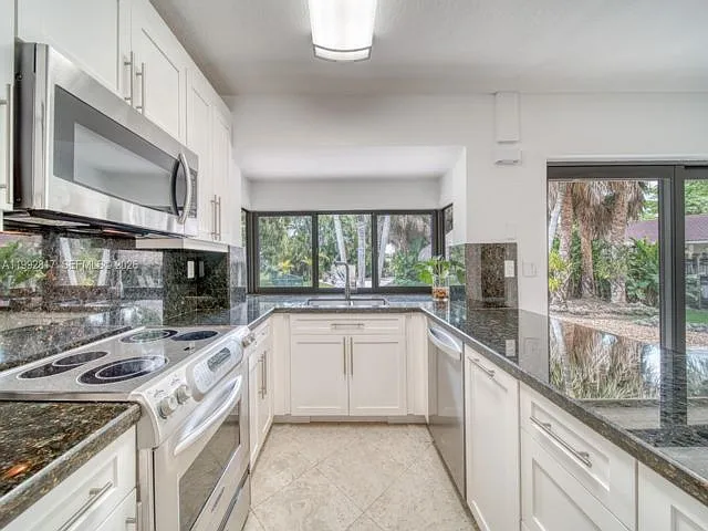 7320 SW 100th Ct — Photo 4