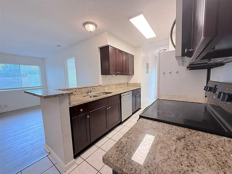 9900 Hundred Oaks Cir #A — Photo 10