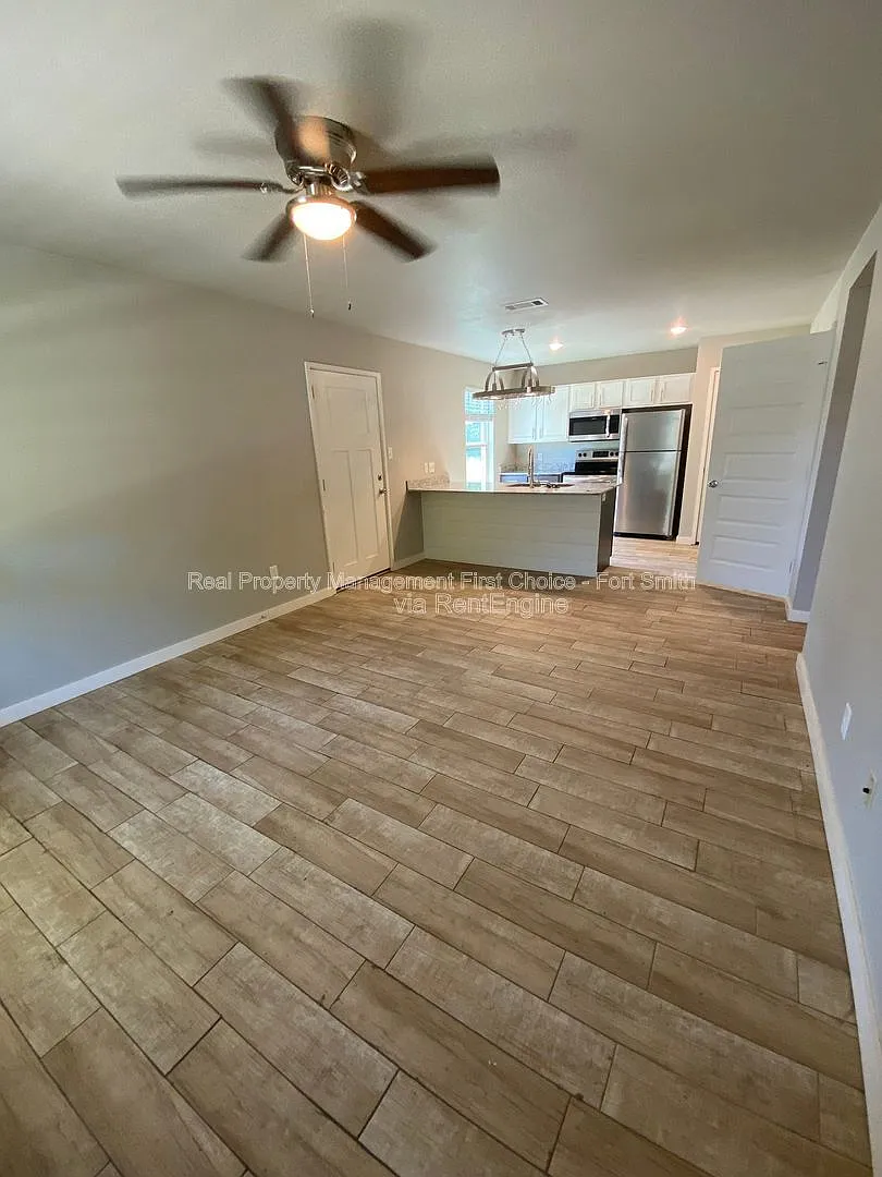 2 bed, 2.0 bath, 875 sqft, $895 — Photo 3