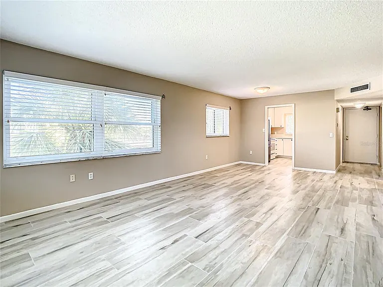 4575 Cove Cir #309 — Photo 6