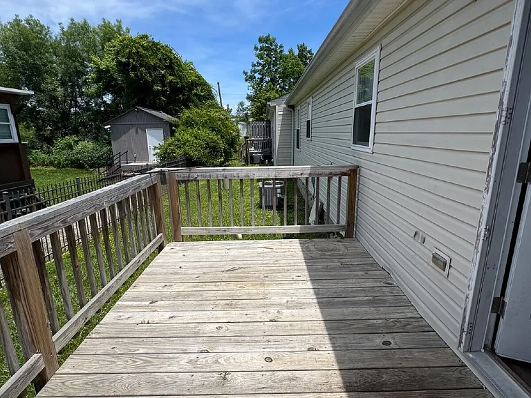 1754 Meadowbrook Ter #B — Photo 9