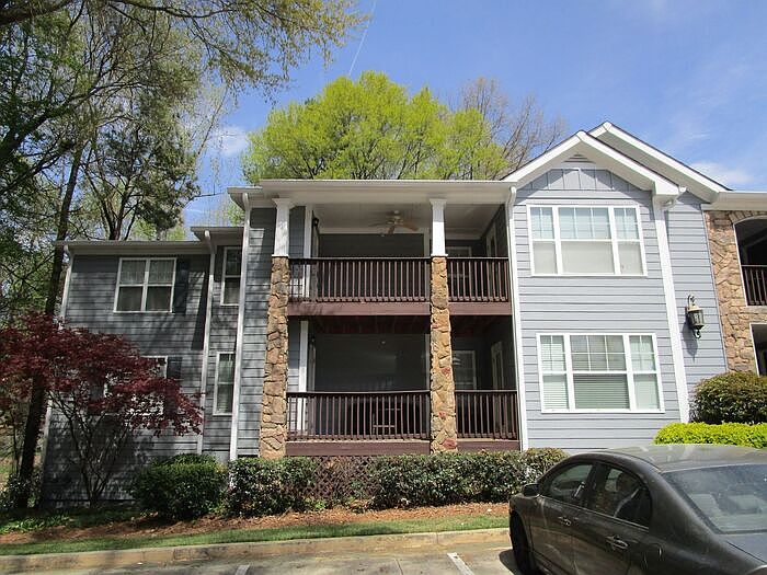 1st image of 203 Madison Ln SE #203