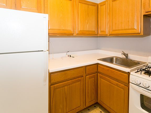 3rd image of 711 W Belmont Ave APT 404