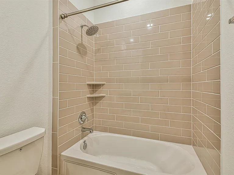 678 Royal Arch — Photo 32