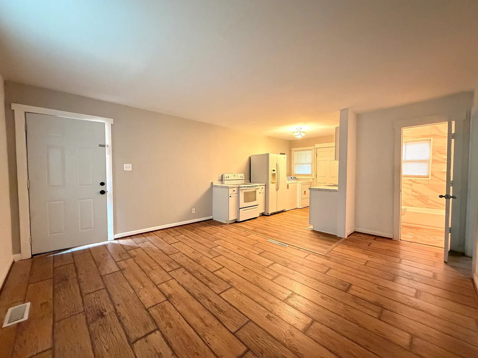 2 bed, 650 sqft, $1,049 — Photo 4