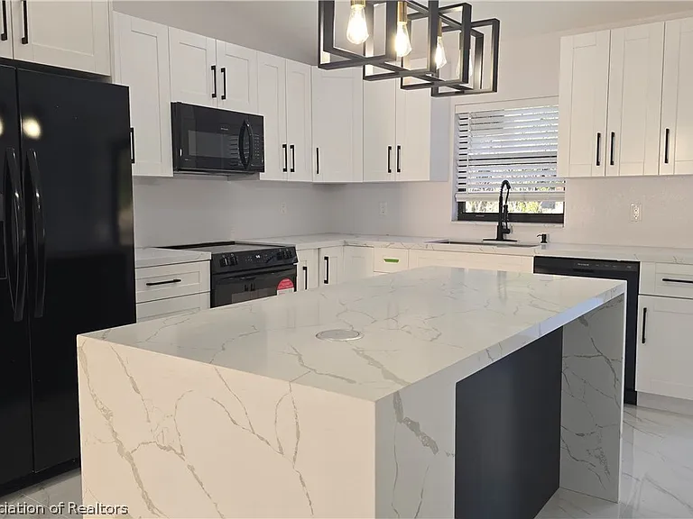 4720 Trout Ave — Photo 5