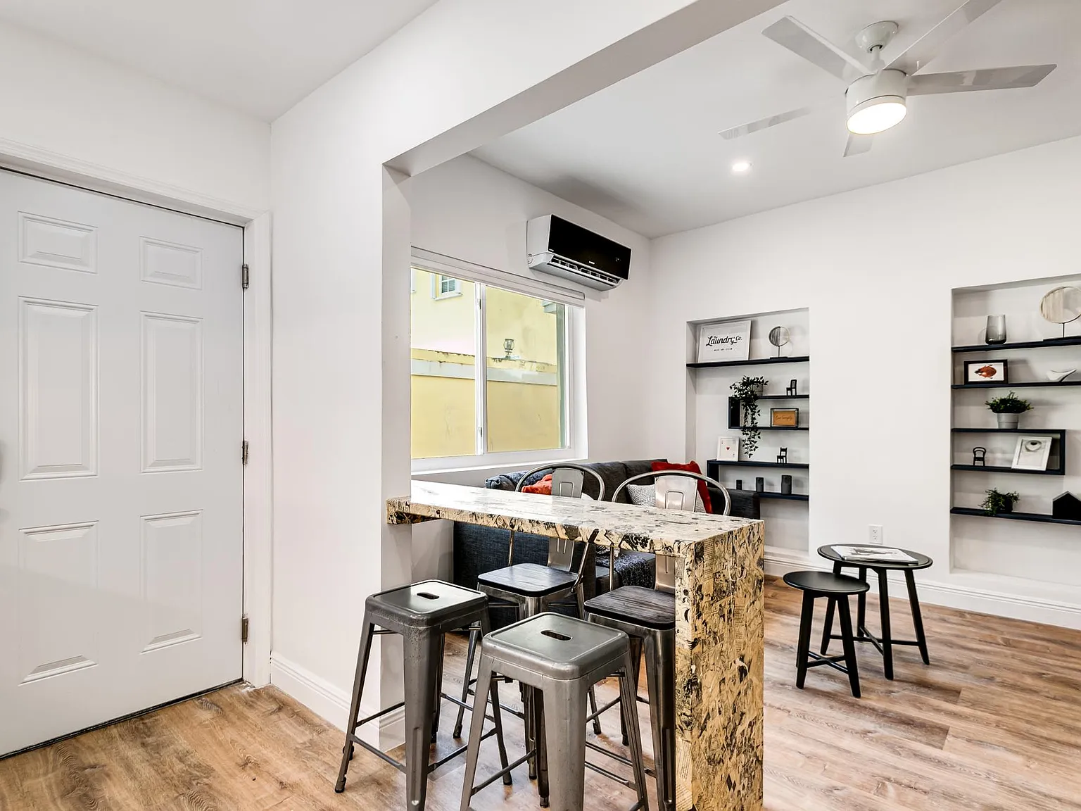 1 bed, 500 sqft, $2,400 — Photo 1