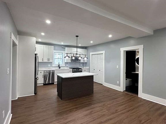 4th image of 12 Howard St