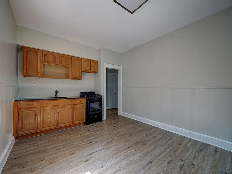 496 Park Ave — Photo 7