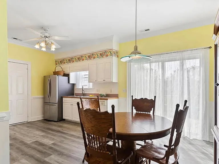 503 Bay Ct — Photo 2
