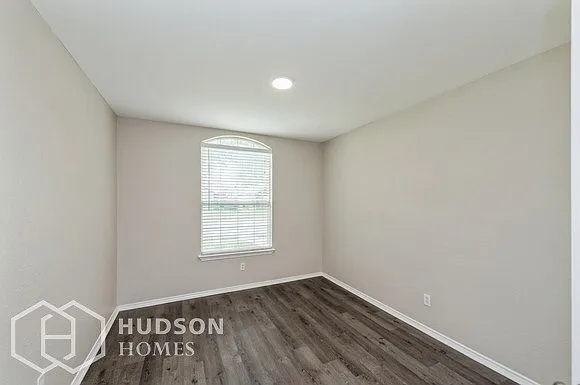 4136 Clary Dr — Photo 17