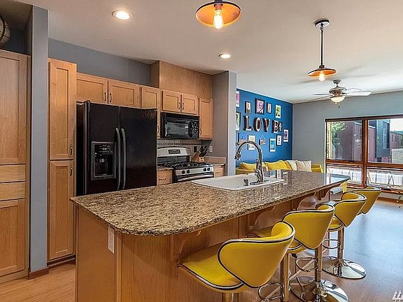 4th image of 210 W Pioneer Ave Unit 215