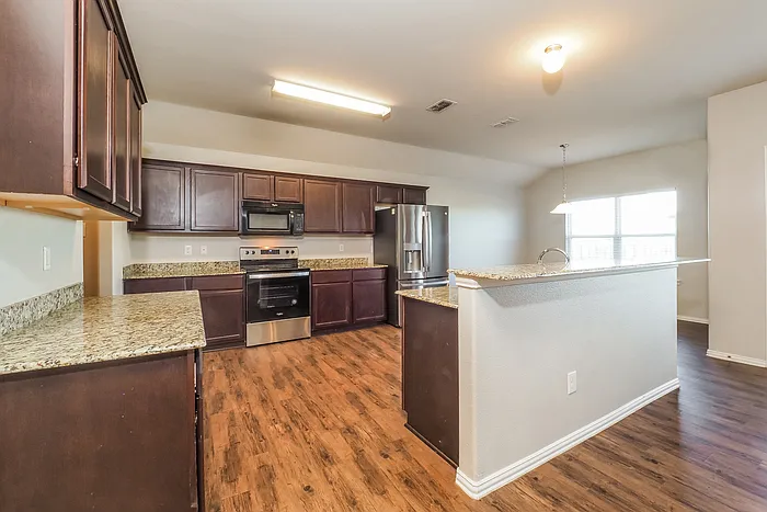 300 Windmill Ct — Photo 8