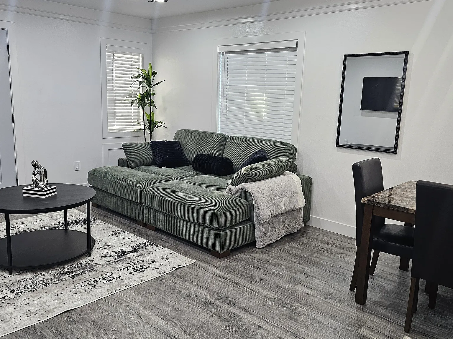 2 bed, $3,500 — Photo 1