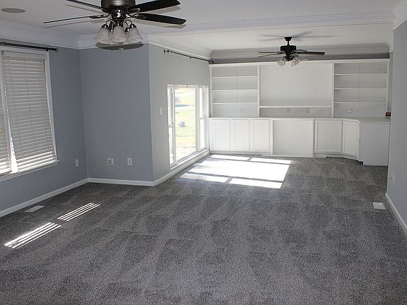 3rd image of 912 Edgewater Dr