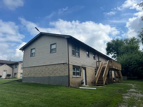 7442 E 2nd St #3, Saint Anne, IL 60964