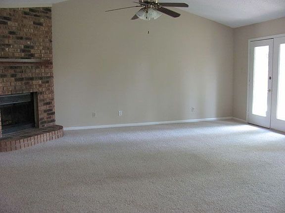 2nd image of 308 Sandlewood Ln