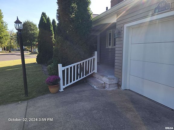 3rd image of 931 E Elmhurst Ave