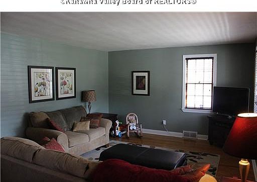 1st image of 609 Churchill Dr