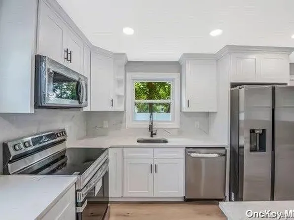 4926 Express Drive, Ronkonkoma, NY 11779