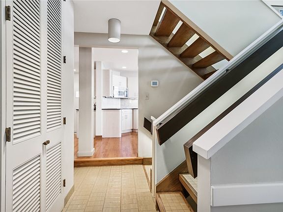 3rd image of 600 Grandview Ave