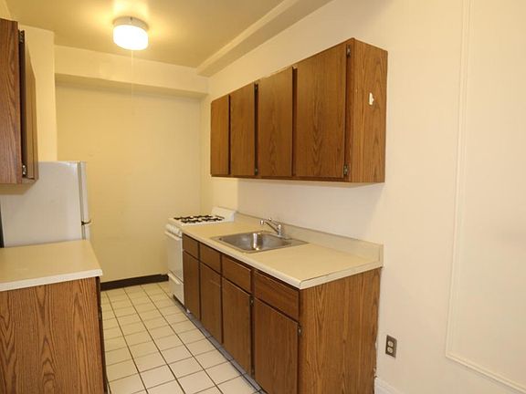 2nd image of 542 W Briar Pl #7E