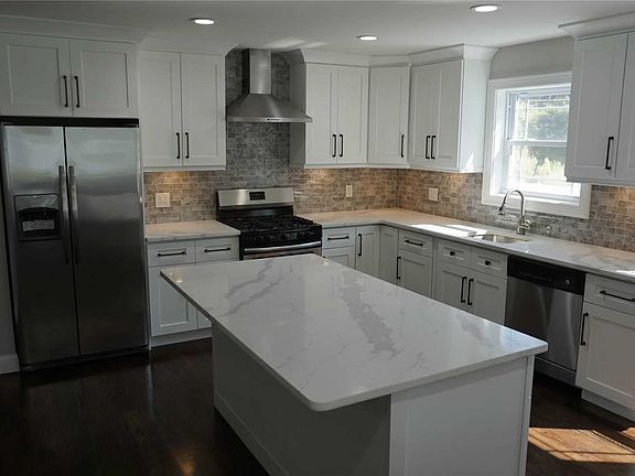 4th image of 523 Cedar St