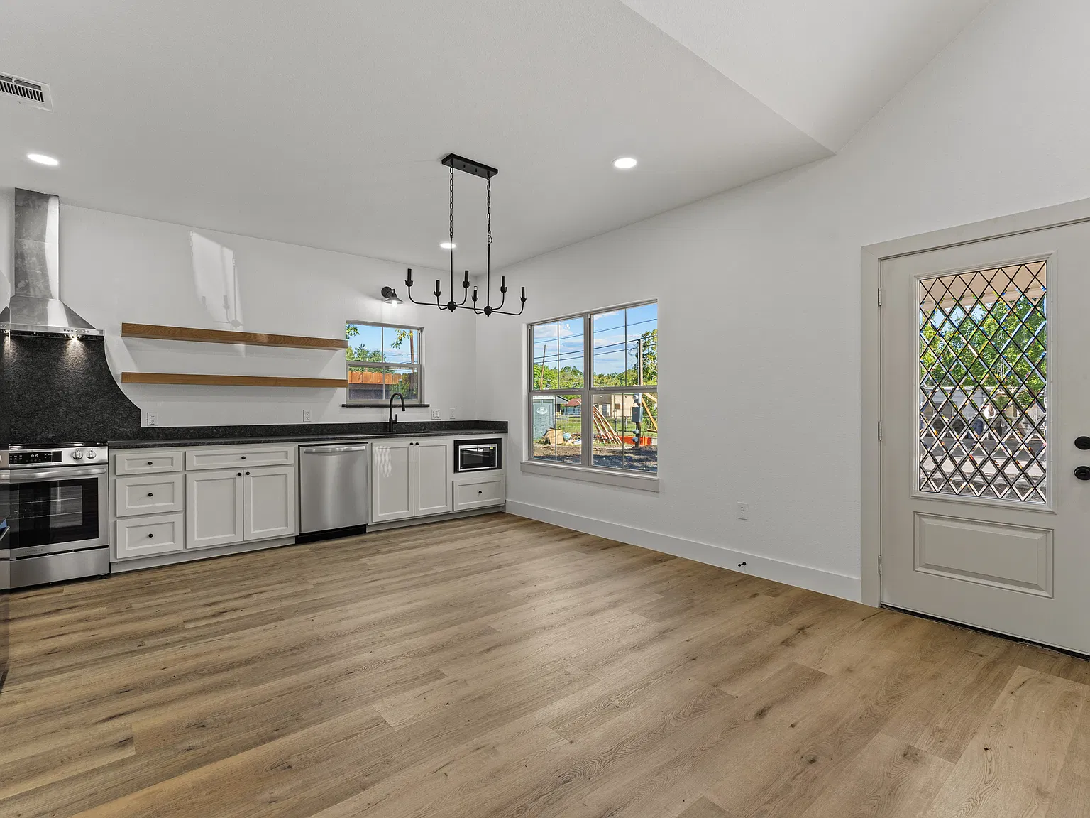 3 bed, 1200 sqft, $2,000 — Photo 4