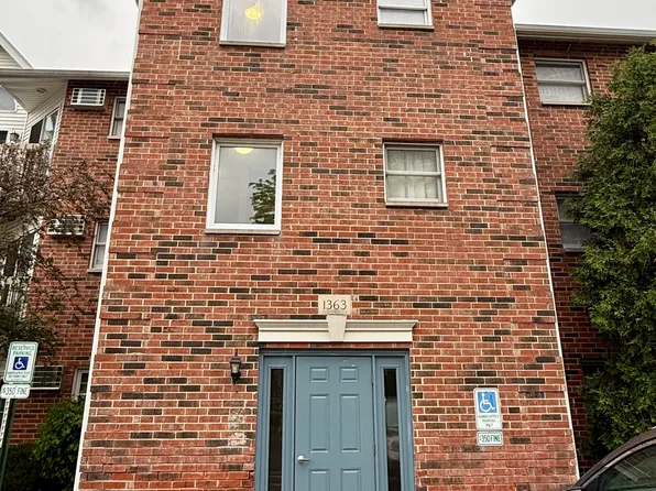 1363 Cunat Ct APT 3B, Lake In The Hills, IL 60156