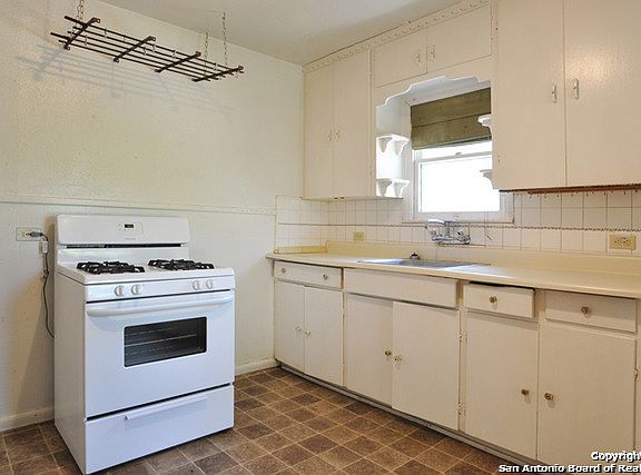 4th image of 641 W Magnolia Ave