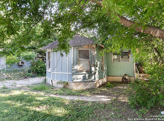 2nd image of 231 Lucas St