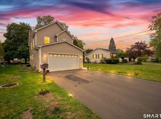 15 3rd St, Windsor Locks, CT 06096
