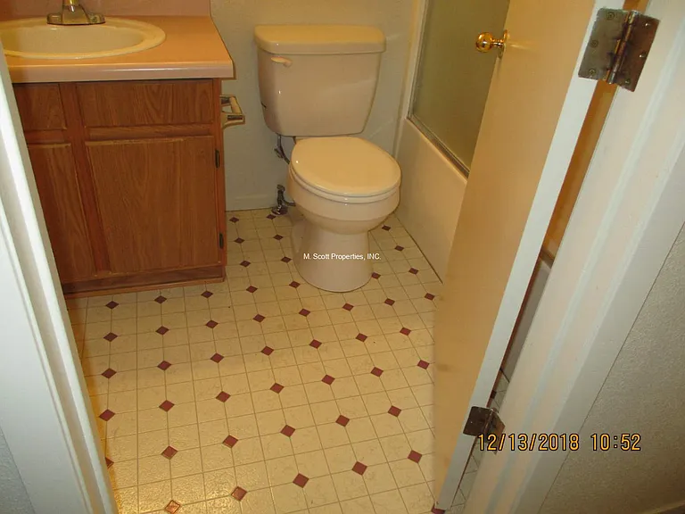 340 Sweetwater Cir #B — Photo 5