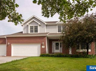 9500 Avalon Ct, Lincoln, NE 68526