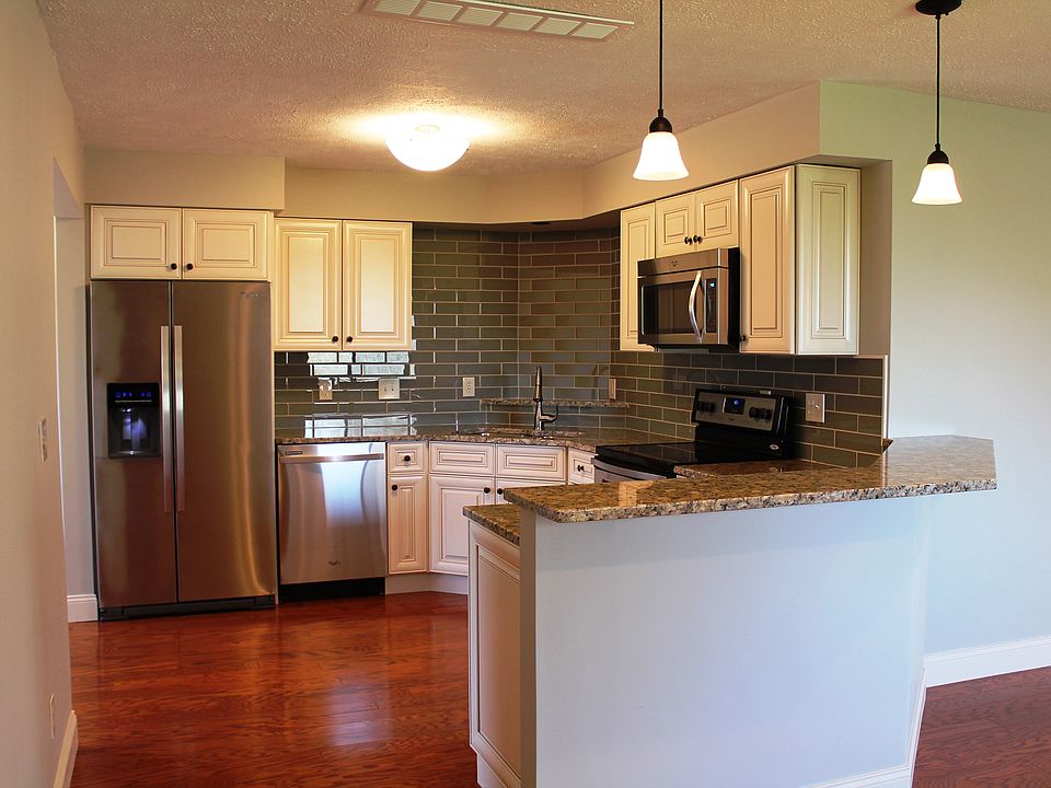 1st image of 256 Heather Ct #256