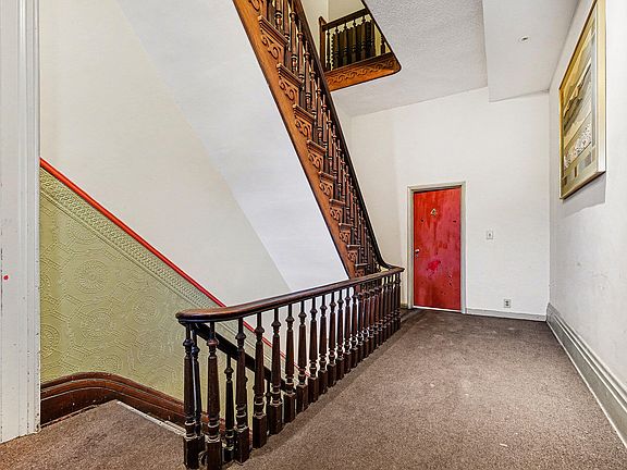 4th image of 716 Lewis St