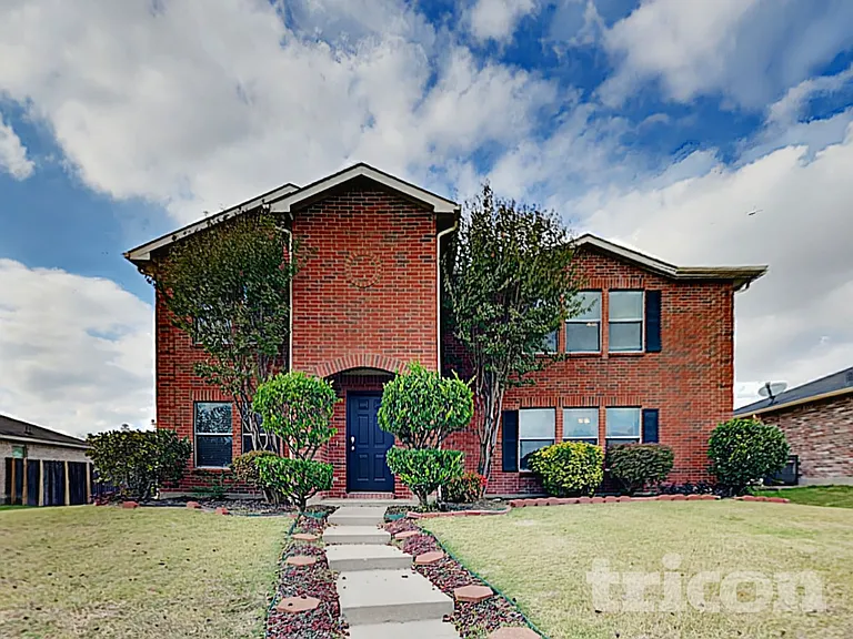 1688 Wildrose Dr — Photo 1