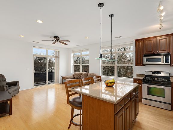 2nd image of 2143 W Wellington Ave Unit 306